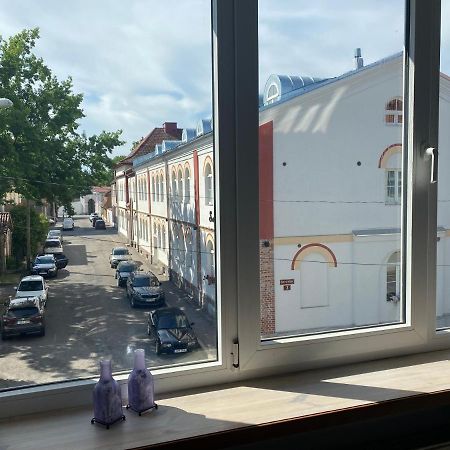 Ohtu Poik 4 City Center Apartment Pärnu Exteriör bild