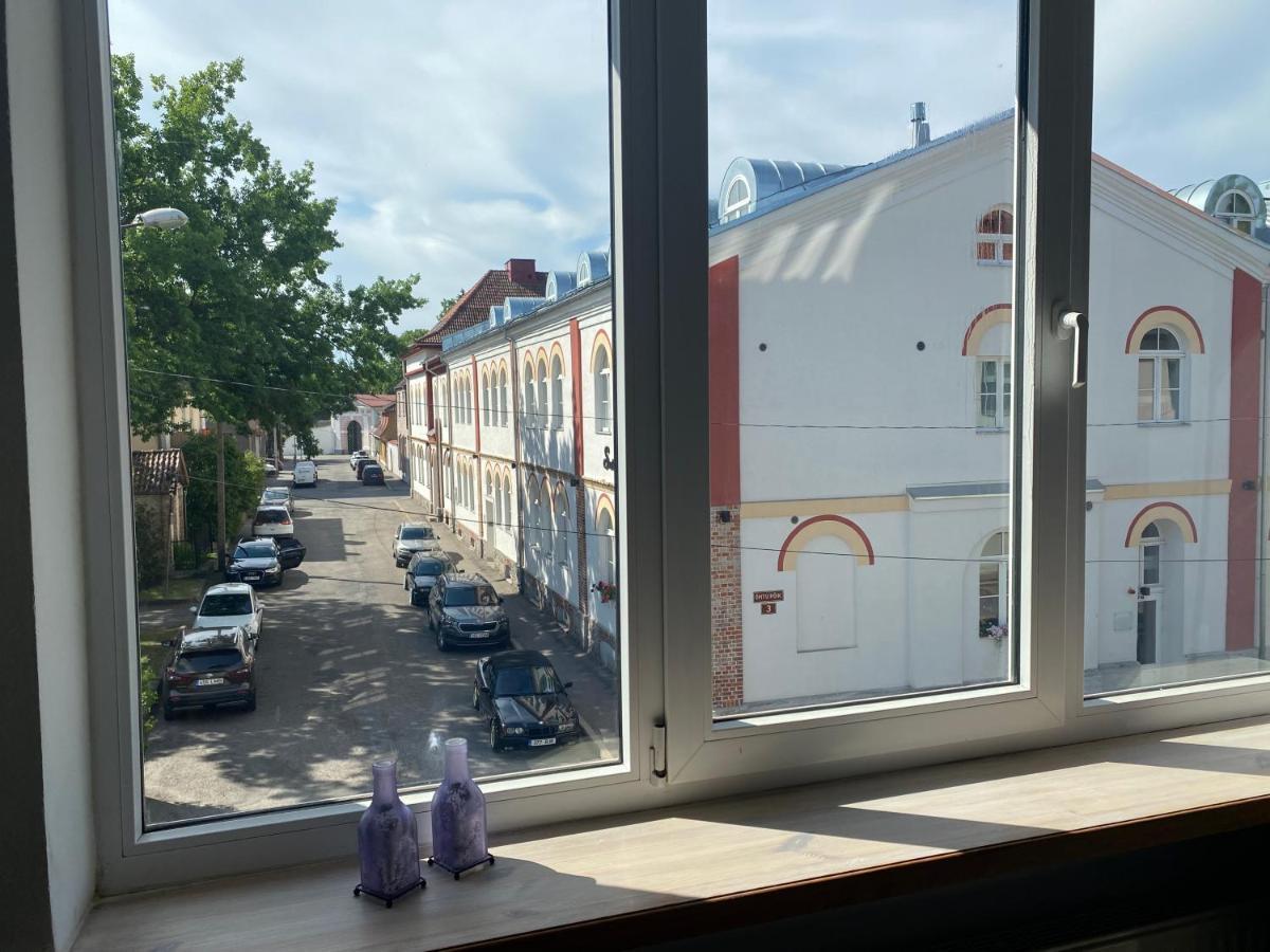 Ohtu Poik 4 City Center Apartment Pärnu Exteriör bild